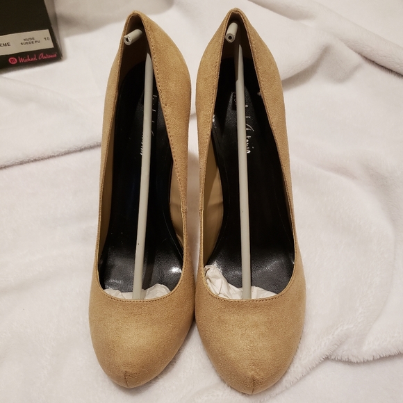 Michael Antonio Pumps - Picture 2 of 7